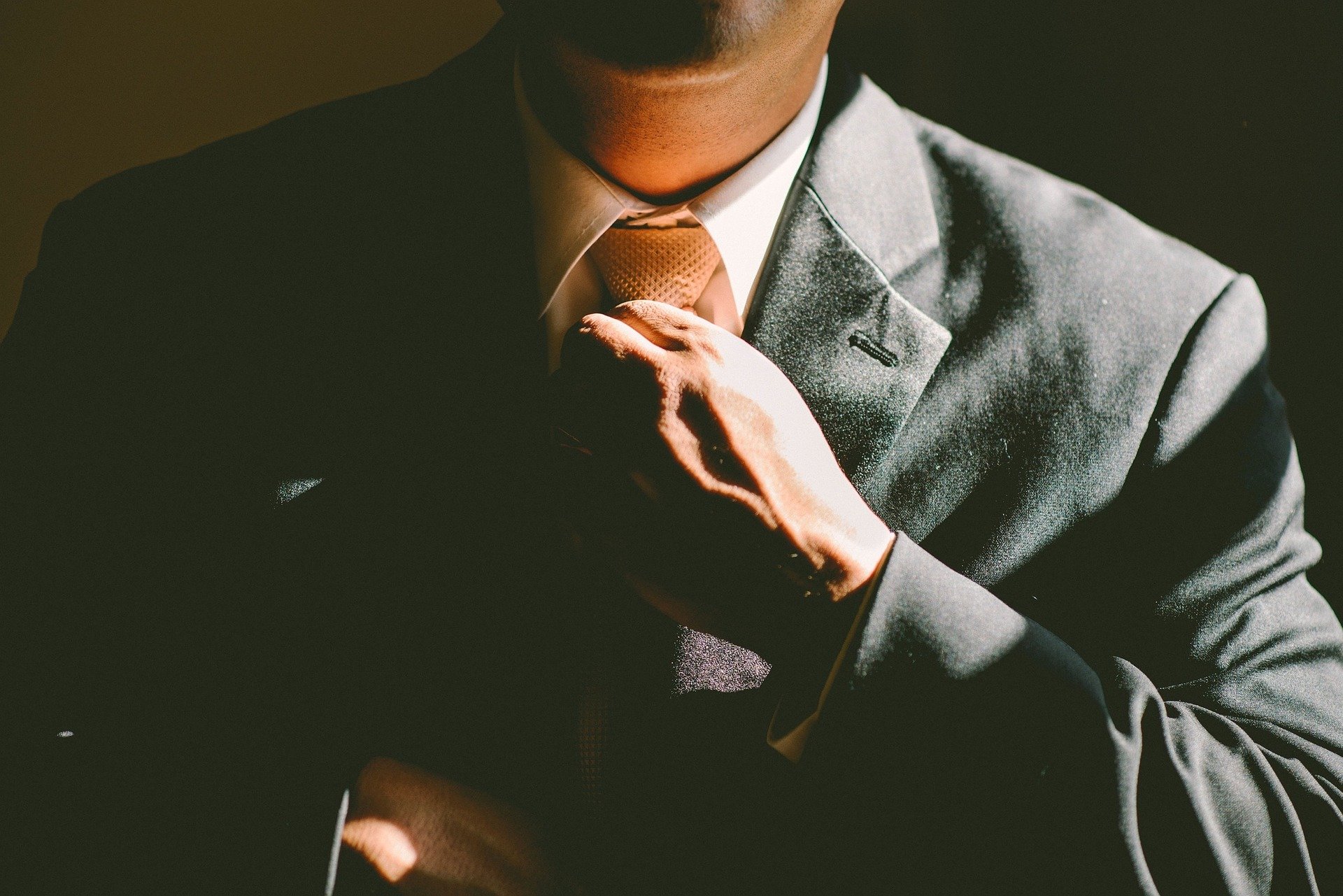 Insourcing blockchain vs outsourcing blockchain